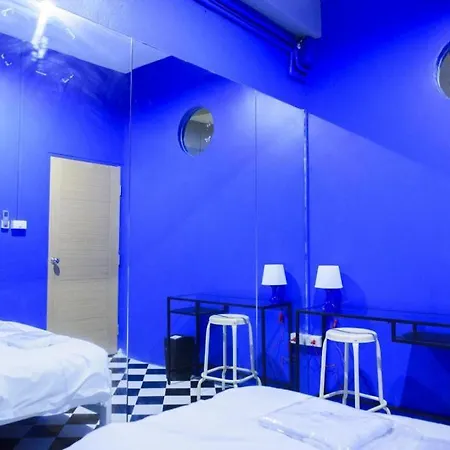 Oyo 783 Brunch Marker Cafe & Hostels