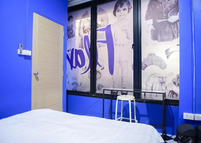 Hotel Oyo 783 Brunch Marker Cafe & 2*