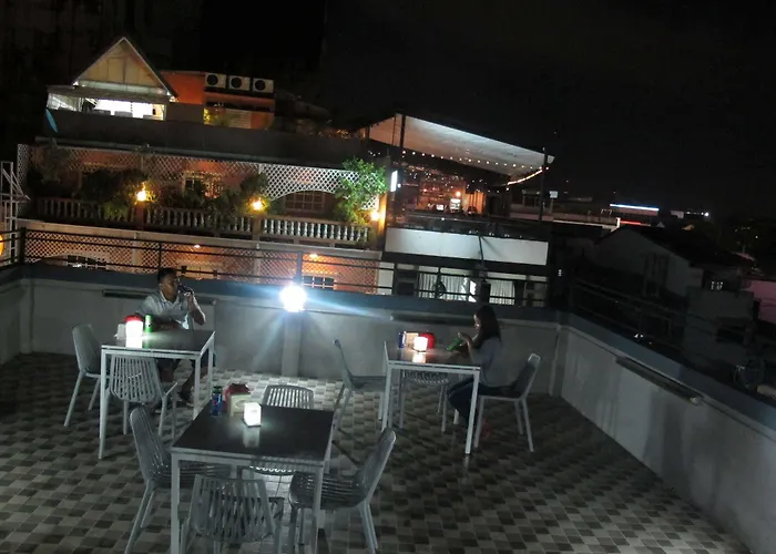 Hotel Oyo 783 Brunch Marker Cafe &