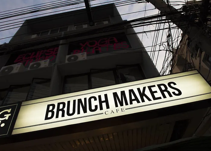 Hotel Oyo 783 Brunch Marker Cafe & 2*