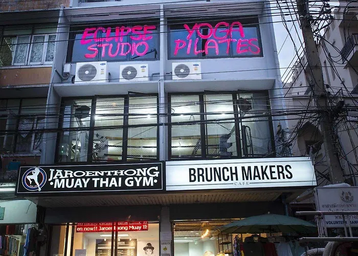 Oyo 783 Brunch Marker Cafe & Bangkok