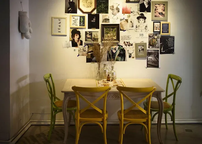 Hotel Oyo 783 Brunch Marker Cafe & 2*